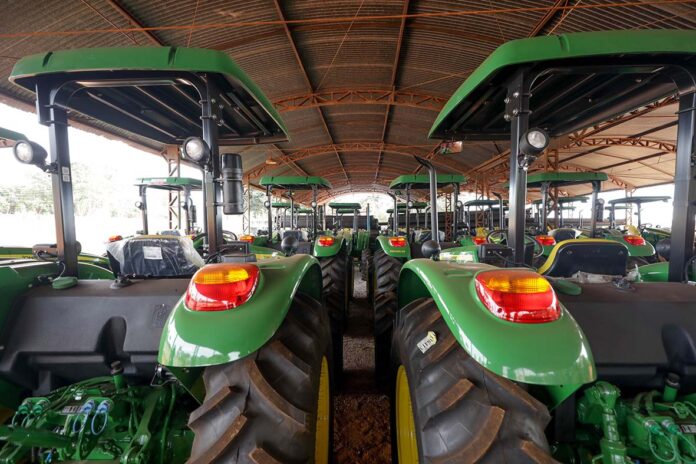 GDF destina mais de R$ 6 milhões em máquinas agrícolas para associações de produtores