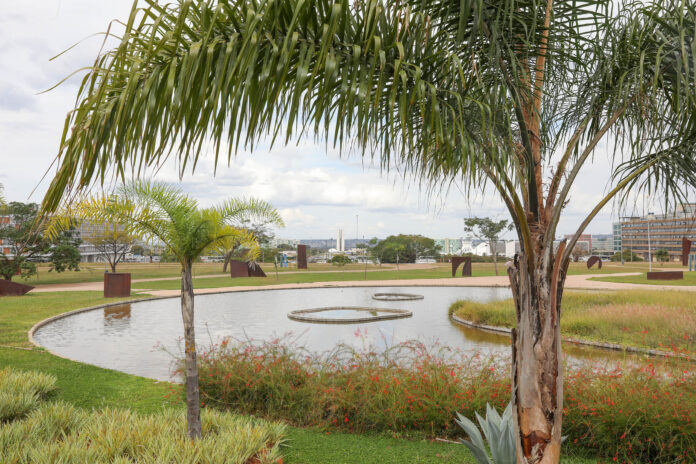 Jardim Burle Marx é inaugurado após 48 anos de espera e revitaliza área central de Brasília