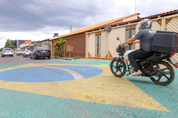 Ruas do Distrito Federal são decoradas para a Copa do Mundo de 2026