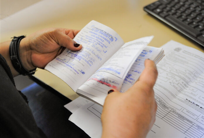 Agências do trabalhador disponibilizam mais de mil vagas de emprego nesta terça-feira (19)