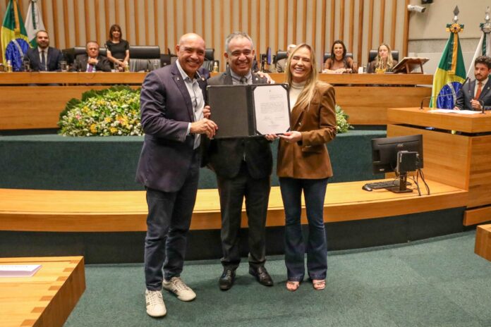Governadora comparece à posse do defensor público-geral do DF