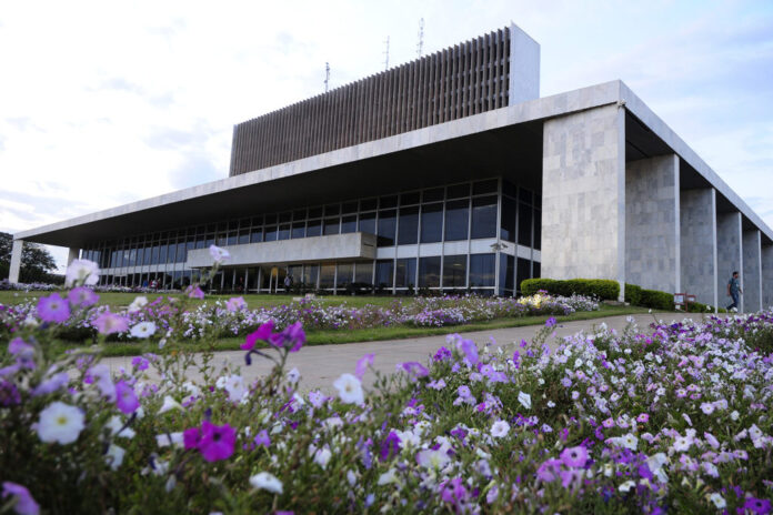 GDF prevê orçamento de R$ 75 bilhões para 2027