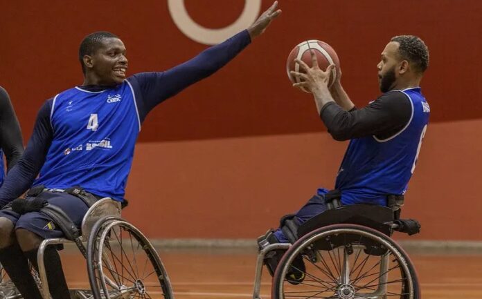 Esporte inclusivo é fortalecido com a entrega de 136 cadeiras de rodas para atletas de basquete