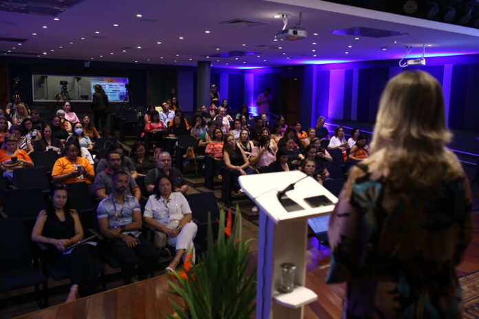 Pedagogos promovem aprendizado e motivam estudantes na rede pública do Distrito Federal