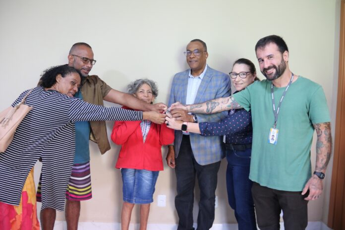 Programa Melhorias Habitacionais entrega mais uma casa reformada no Setor Oeste da Estrutural