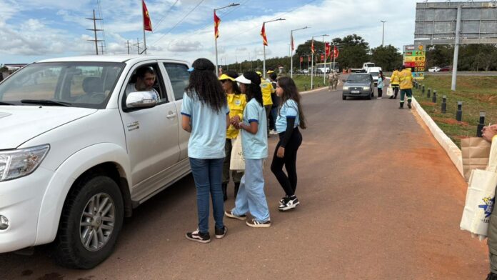 Blitz educativa promove conscientização sobre prevenção de incêndios florestais no Jardim Botânico