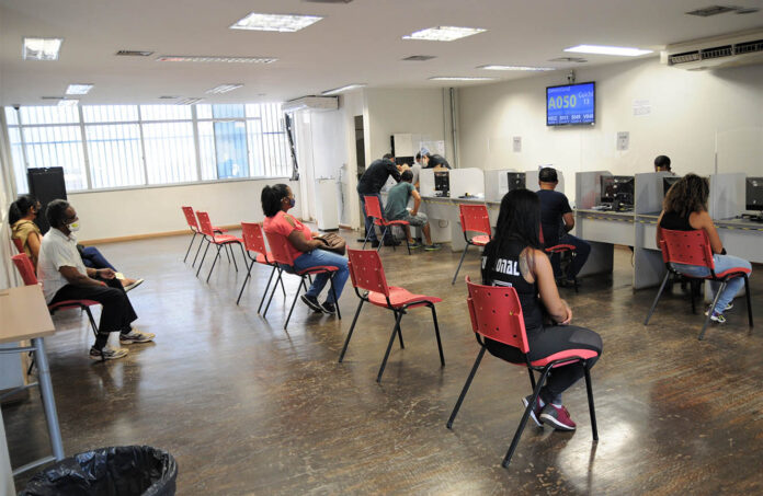 Agências do trabalhador têm mais de 1,5 mil vagas de emprego nesta sexta-feira (29)