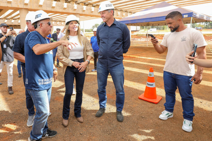 Governadora Celina Leão visita obras do viaduto em Planaltina