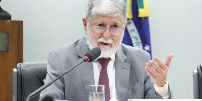 Celso Amorim considera inaceitável pretexto para intervenção
