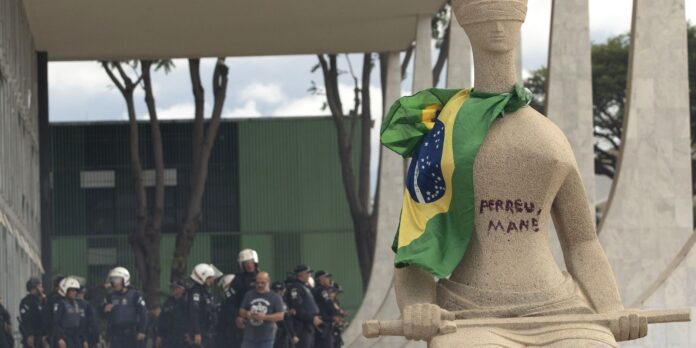 Débora do Batom busca benefícios da Lei da Dosimetria