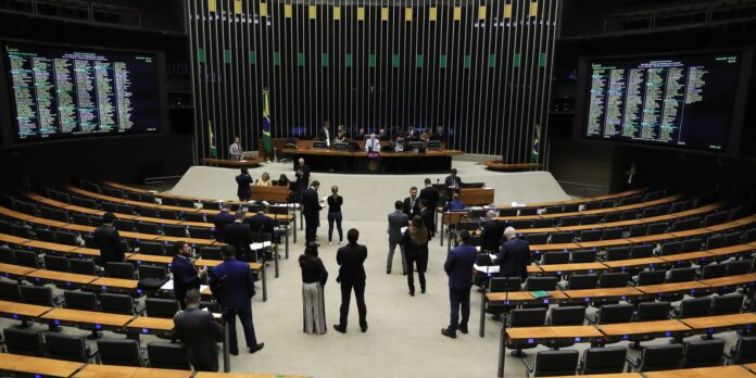 Minirreforma eleitoral diminui controle sobre gastos de partidos; entenda