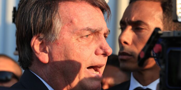 Bolsonaro recebe alta hospitalar após cirurgia no ombro