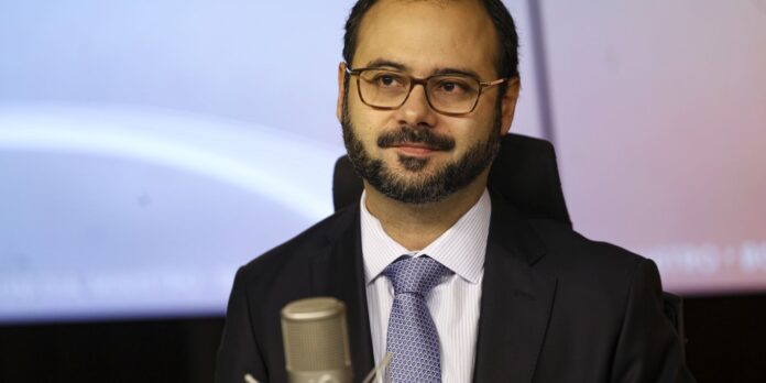Governo considera ampliação das contratações pelo MEI com o término da 6x1