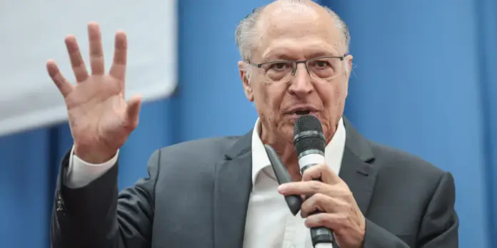 Alckmin aguarda diálogo e 