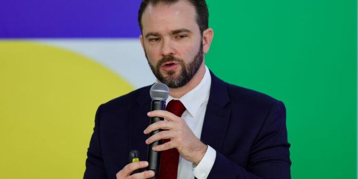 Desenrola 2.0 renegocia cerca de R$ 1 bilhão em dívidas, afirma Durigan