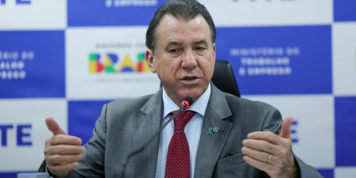 Brasil encerra 2025 com crescimento de 5% no estoque de empregos