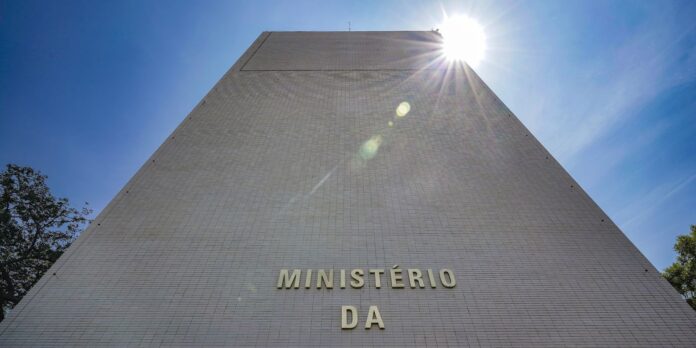 Defesa e Cidades são responsáveis pelos bloqueios no Orçamento de 2026