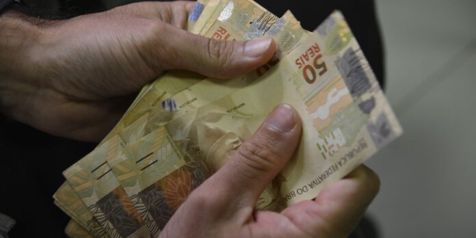 Poupança tem retirada líquida de R$ 476,4 milhões em abril