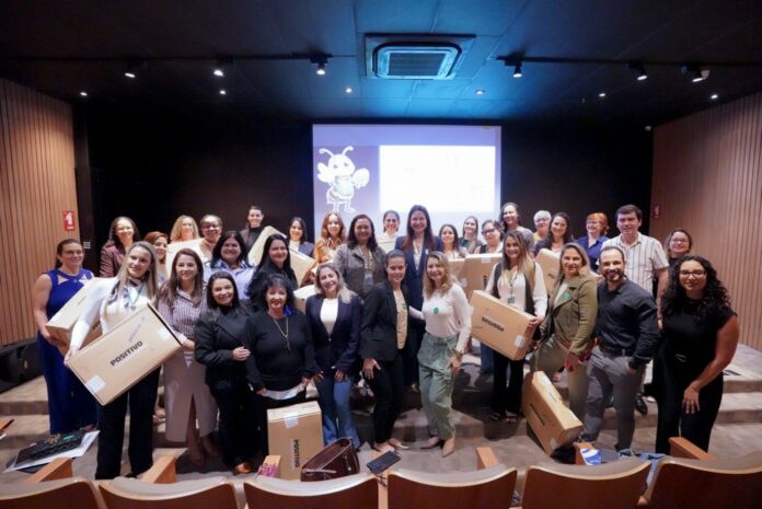 Saúde promove regionalização com repasse de equipamentos de informática