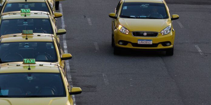 Governo divulga Medida Provisória que destina R$ 30 bilhões a taxistas e motoristas de aplicativo