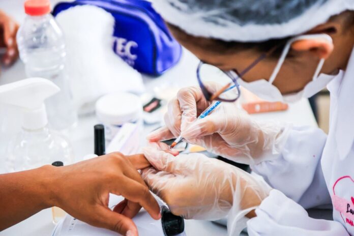 Mulheres participam de curso de qualificação profissional promovido pelo programa Jornada da Mulher Trabalhadora no DF