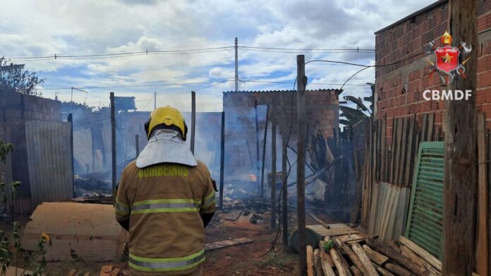 Incêndio em barraco na Cidade Estrutural