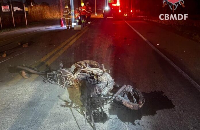 Colisão entre carro e motocicleta deixa dois mortos na BR-251 em São Sebastião
