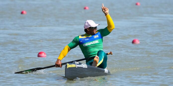 Isaquias Queiroz é vice-campeão na Copa do Mundo de Canoagem na Hungria