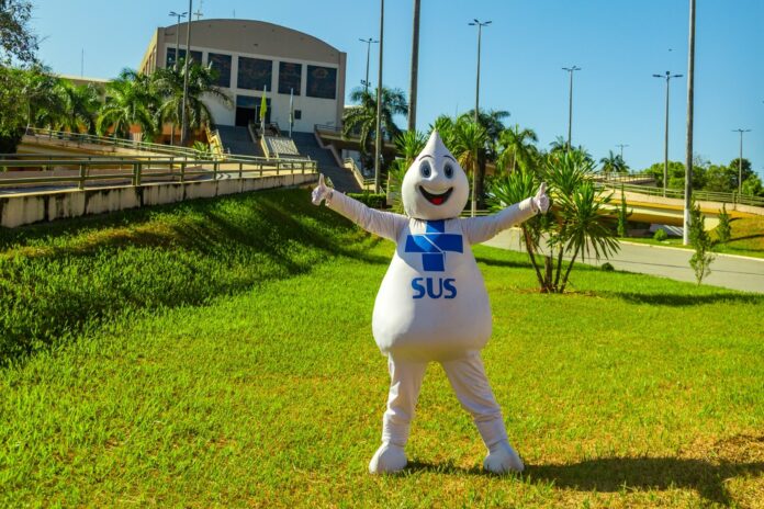 Zé Gotinha visita Aparecida e Trindade para promover a vacinação