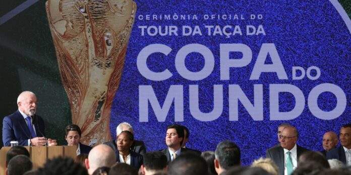 Lula sanciona lei que reconhece pioneiras e regulamenta a Copa do Mundo Feminina