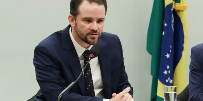 Durigan critica PEC que confere autonomia ao Banco Central por estabelecer 