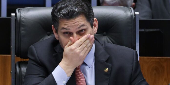 Alcolumbre não se pronuncia sobre decisão 6x1 e oposição busca manter a escala de votação