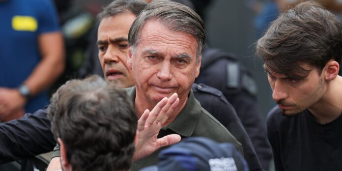 Delegado solicita ao STF a oitiva de Bolsonaro sobre arma apreendida