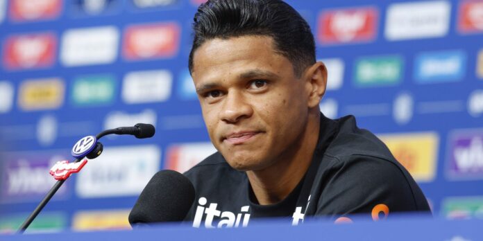 Douglas Santos detalha apoio tático a Vinícius Júnior, conforme estratégia de Ancelotti