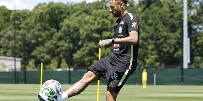 Neymar volta a treinar com a seleção a dois dias da partida contra o Haiti