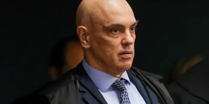 Moraes se manifesta a favor da condenação de Eduardo Bolsonaro no caso do tarifaço