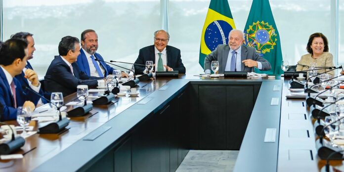 Governo projeta elevação da mistura de etanol na gasolina de 30% para até 32%