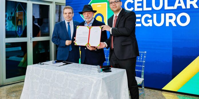 Lula lança plataforma para combater roubos de celulares e vendas ilegais