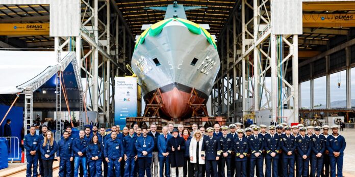 Marinha inaugura fragata e Lula destaca a importância de fortalecer a defesa nacional