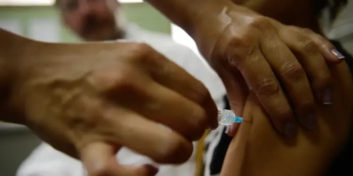 Prorrogação da vacinação contra o HPV para adolescentes de 15 a 19 anos