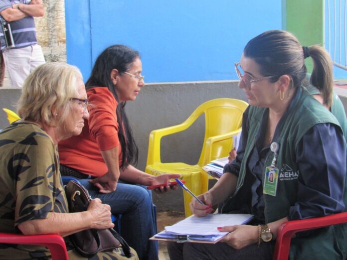 Agehab realiza ação de regularização fundiária em Catalão