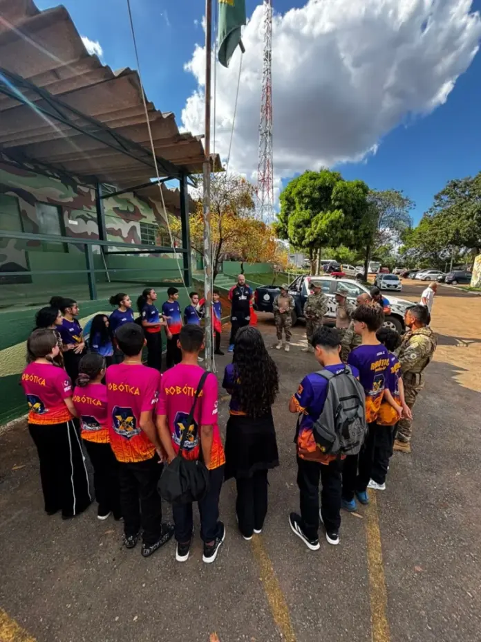 Equipes de Robótica do Sesi Taguatinga Visitam Batalhão de Polícia Militar Ambiental para Atividade Técnica