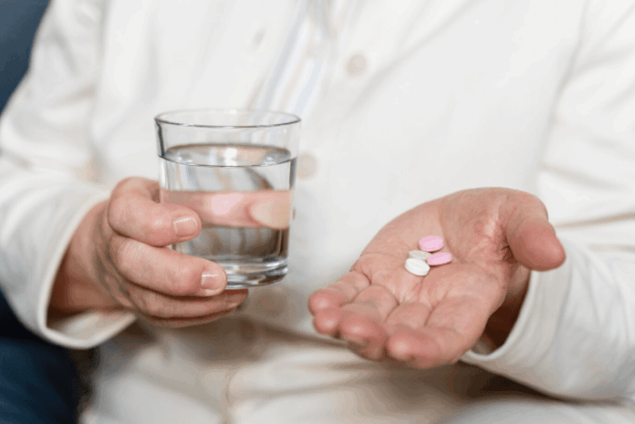 Pacientes que utilizam os produtos devem interromper o uso e procurar orientação médica