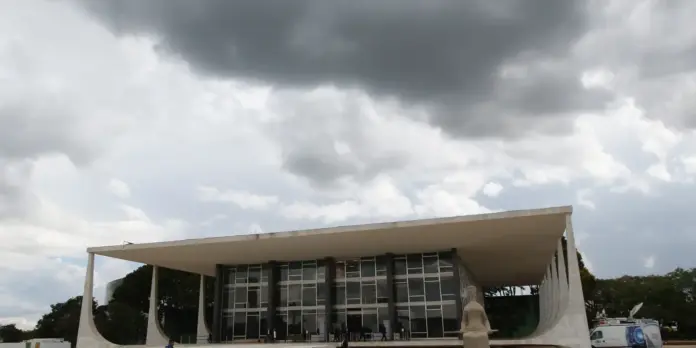 STF autoriza julgamento do processo contra Eduardo Bolsonaro