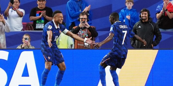 França de Mbappé supera Iraque com facilidade após interrupção por chuva