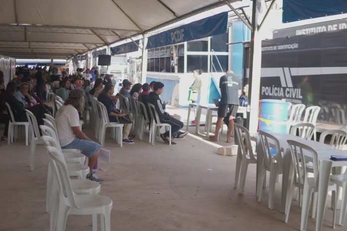 GDF na Sua Porta leva serviços gratuitos à população de Ceilândia