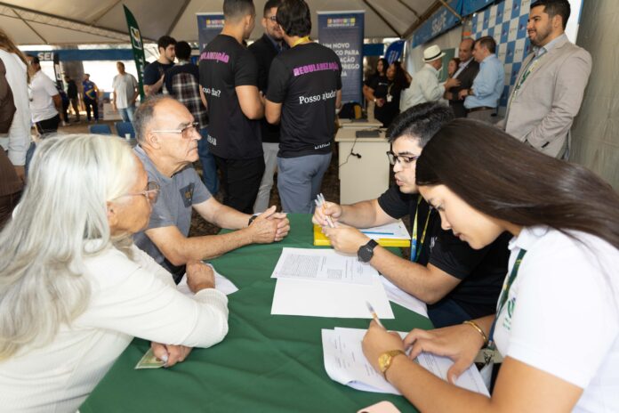Serviços de regularização fundiária urbana e rural são oferecidos pelo GDF no programa Sua Porta