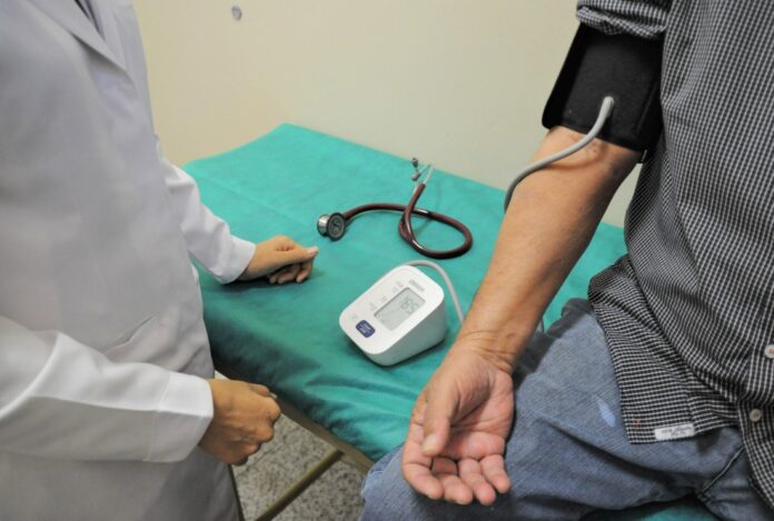 Pacientes com hipertensão devem intensificar cuidados durante o inverno