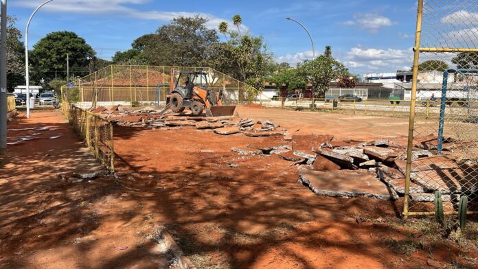 Iniciam-se as obras de manutenção da quadra e do parquinho da QI 6 do Guará