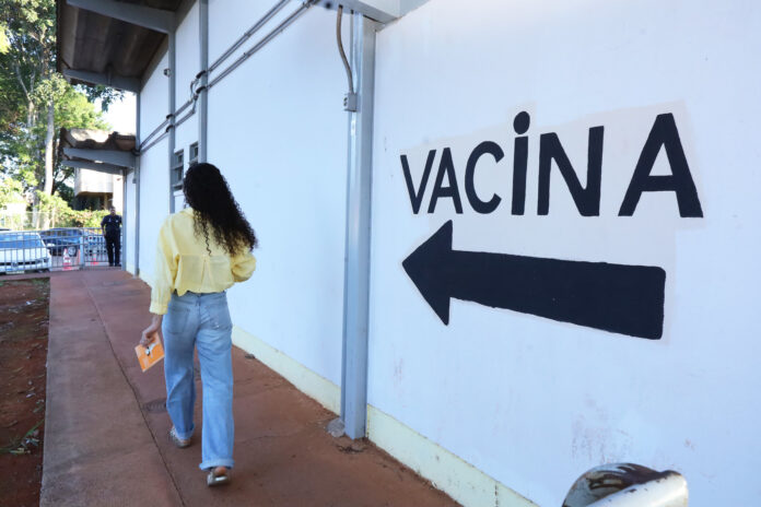Como apoiar a seleção brasileira mantendo a vacinação em dia